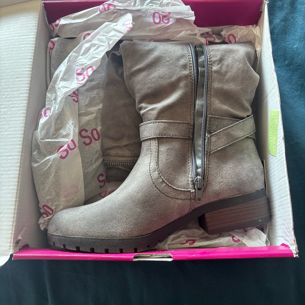 New In Box So Brand Gray Boots Size 8 Women's